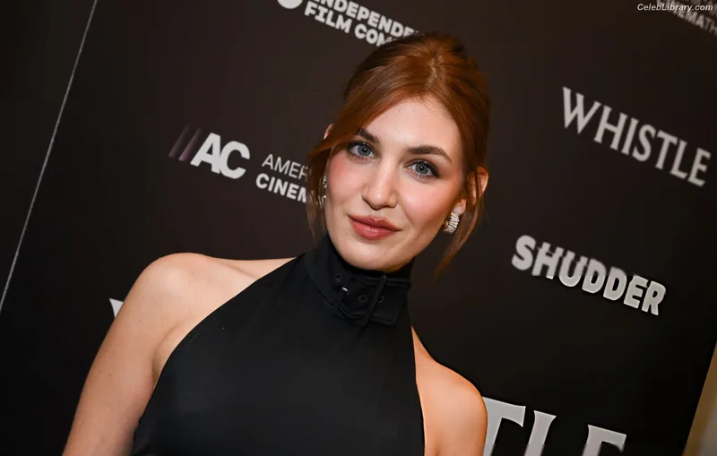 Sophie Nélisse photo 14 of 493