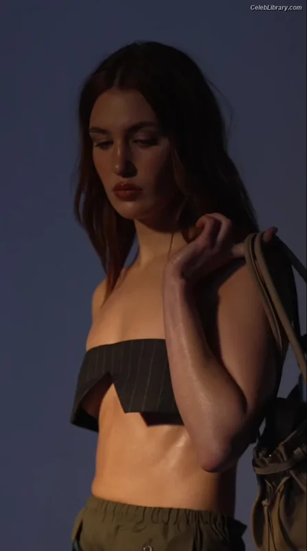 Sophie Nélisse photo 15 of 493