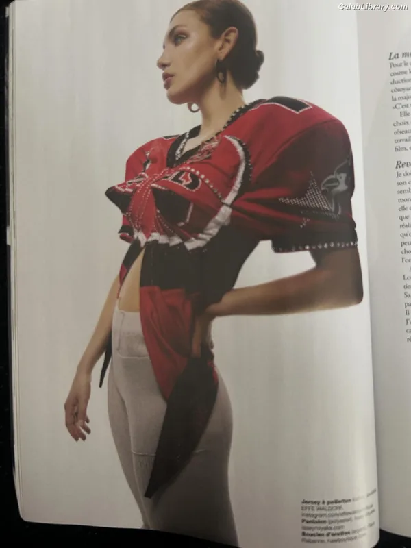 Sophie Nélisse photo 4 of 493