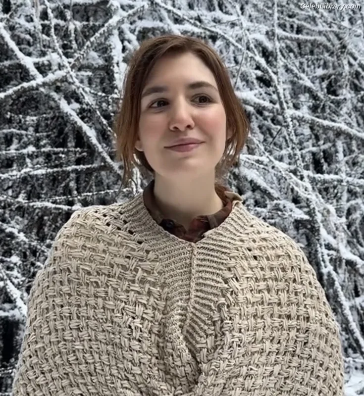 Sophie Nélisse photo 20 of 493