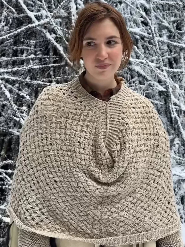 Sophie Nélisse photo 22 of 493