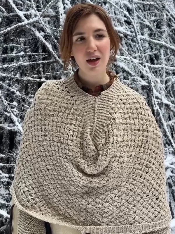 Sophie Nélisse photo 23 of 493