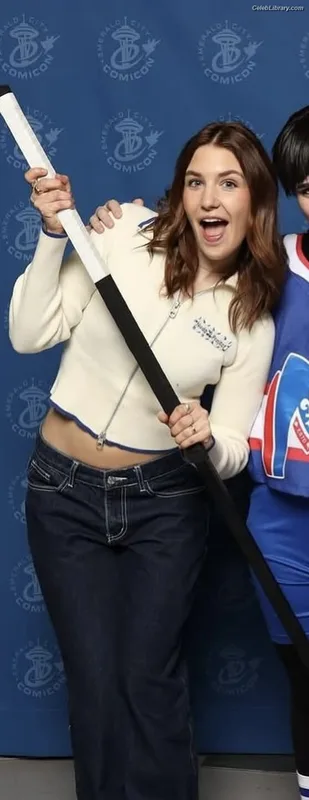 Sophie Nélisse photo 5 of 493