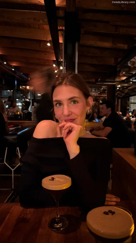 Sophie Nélisse photo 5 of 493