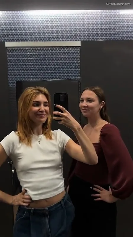 Sophie Nélisse photo 23 of 493