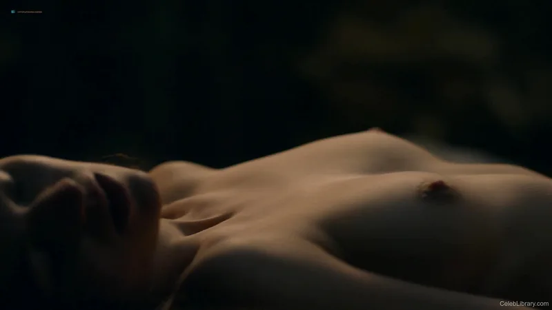Sophie Skelton photo 21 of 70