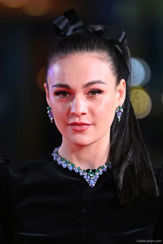 Sophie Skelton photo 19 of 70