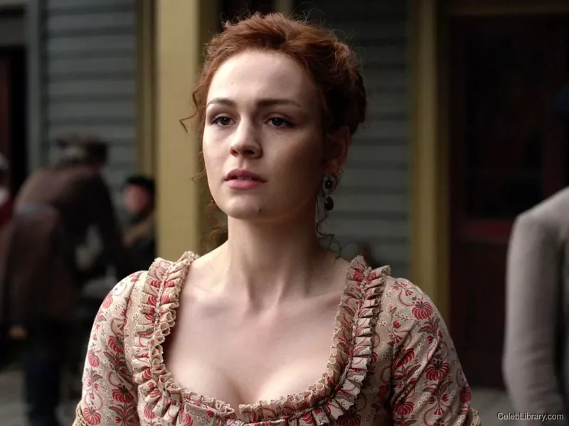 Sophie Skelton photo 1 of 70