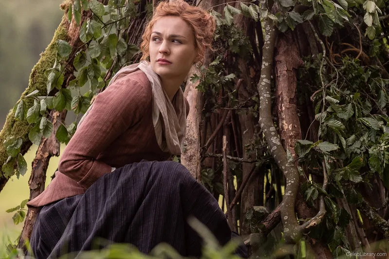 Sophie Skelton photo 2 of 70