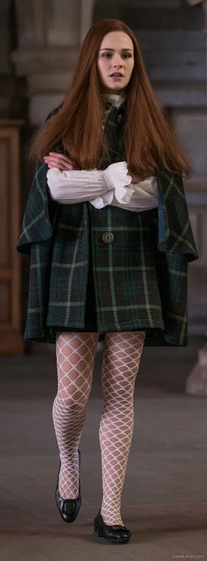 Sophie Skelton photo 3 of 70