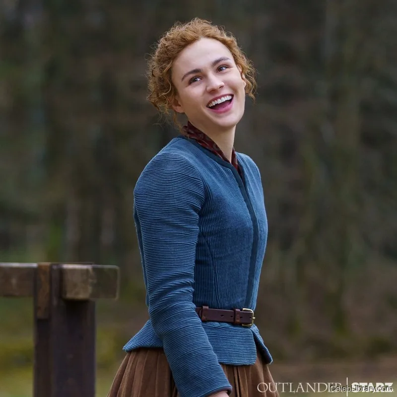 Sophie Skelton photo 4 of 70