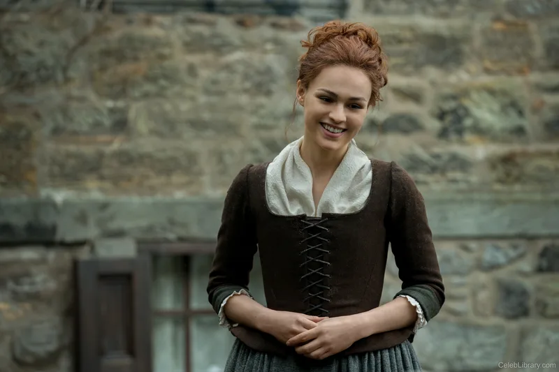 Sophie Skelton photo 5 of 70