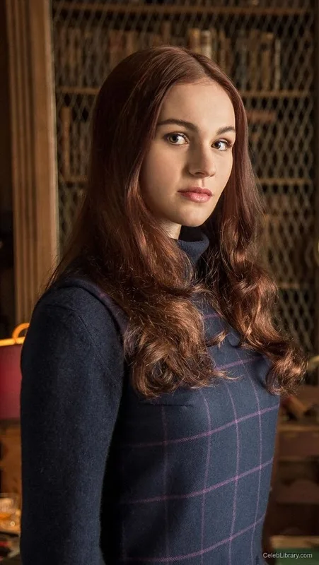 Sophie Skelton photo 9 of 70
