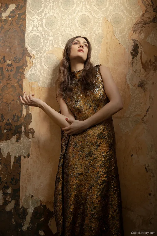 Sophie Skelton photo 20 of 70