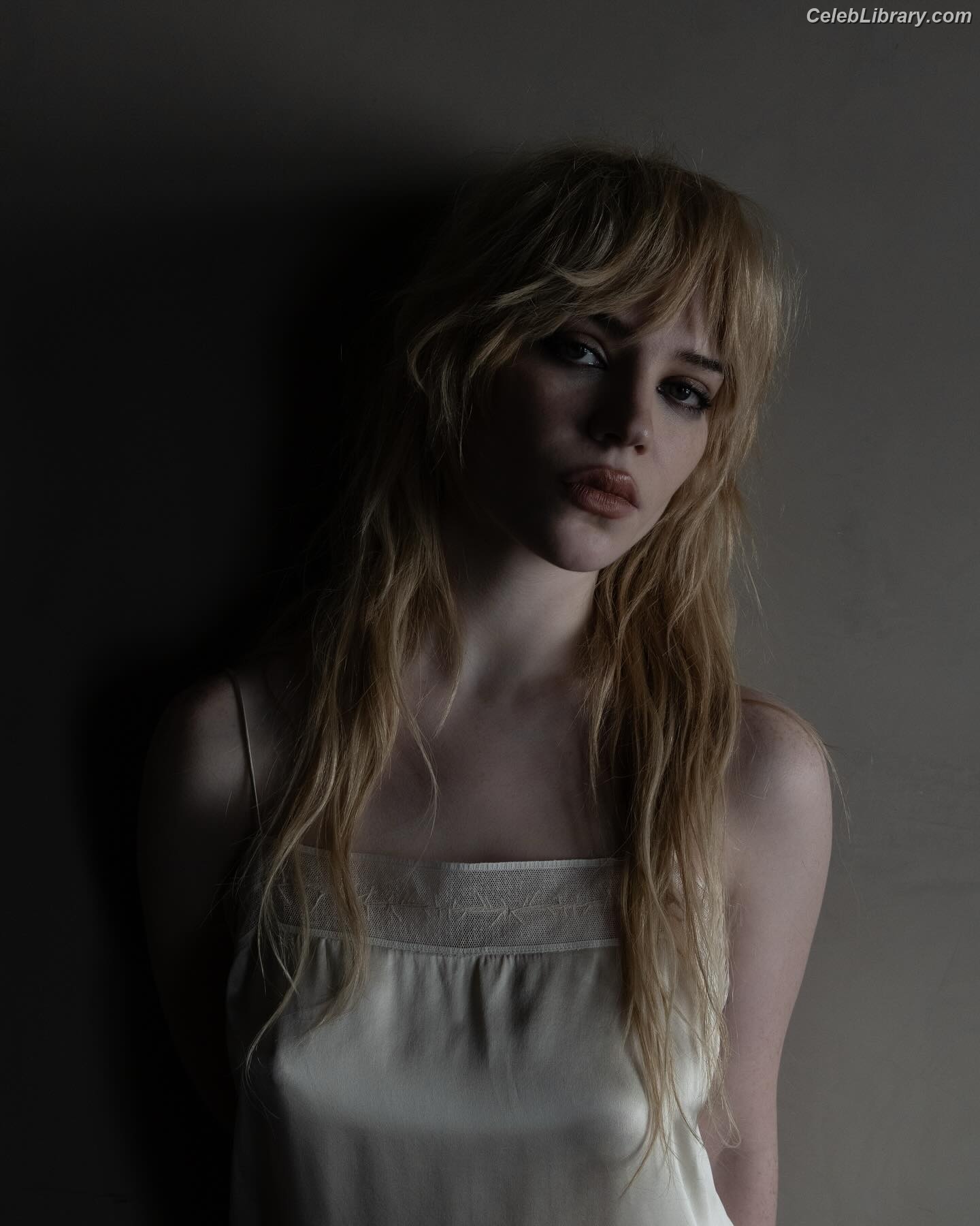 Sophie Thatcher photo 1 of 1121