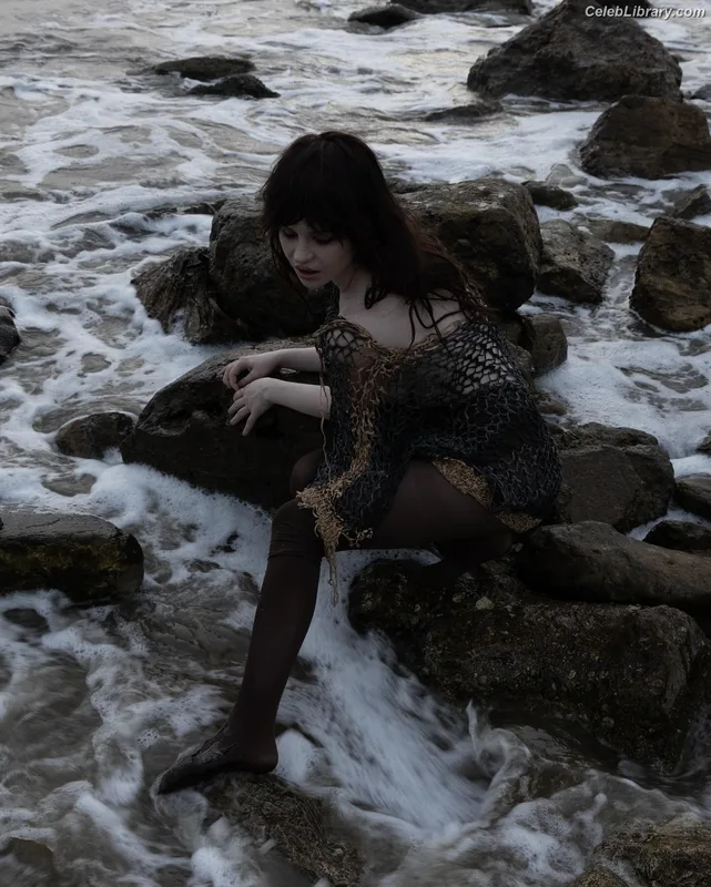 Sophie Thatcher photo 1 of 1121