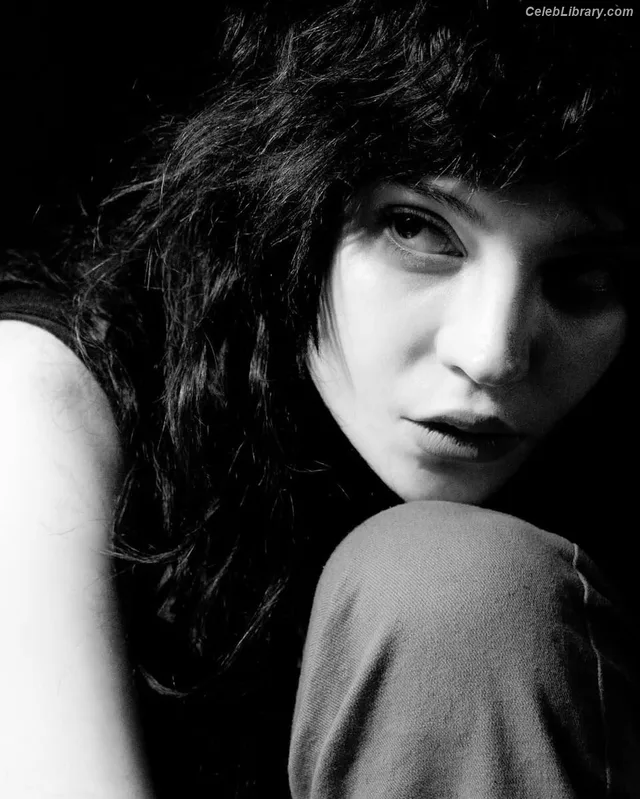 Sophie Thatcher photo 1 of 1121