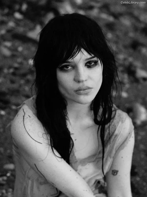Sophie Thatcher photo 4 of 1121