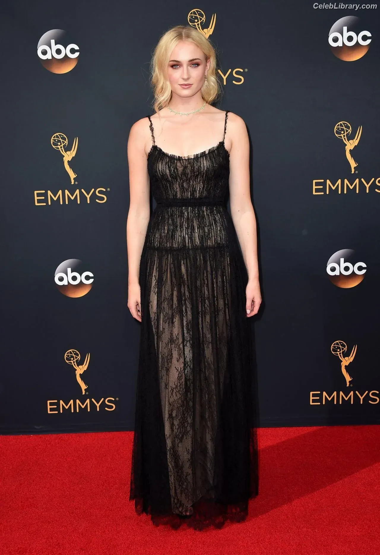 Sophie Turner photo 13 of 478