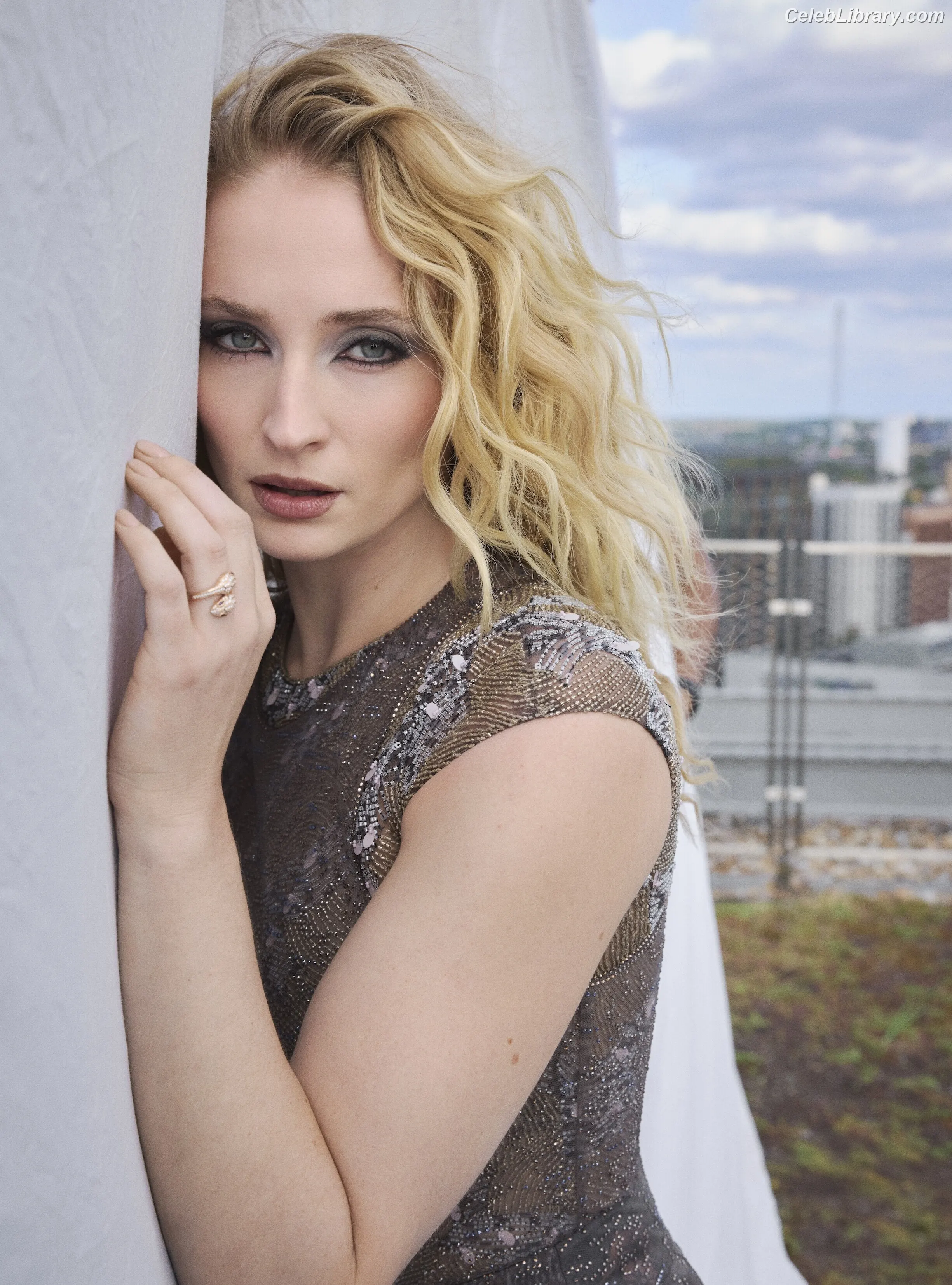 Sophie Turner photo 22 of 478