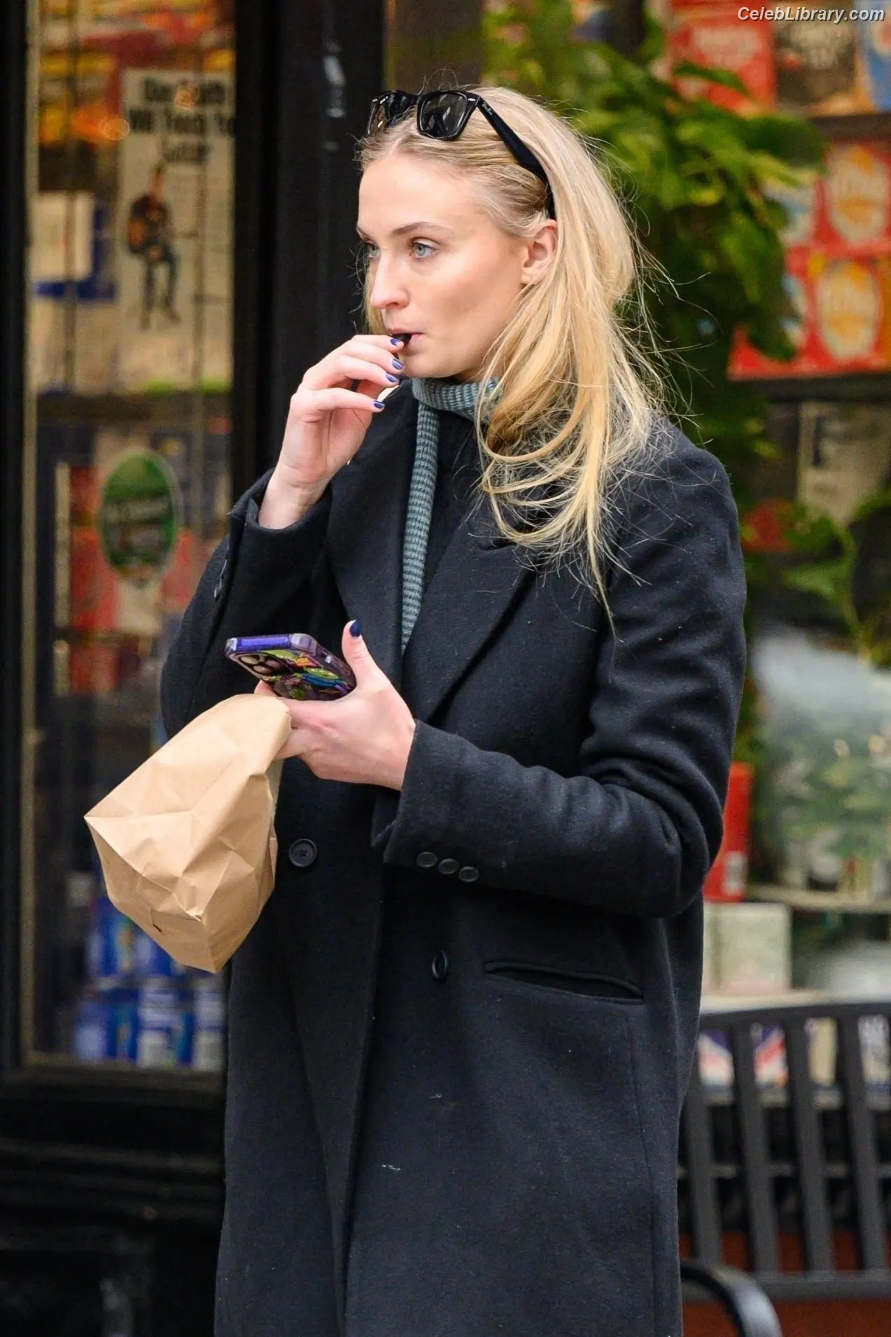 Sophie Turner photo 22 of 478