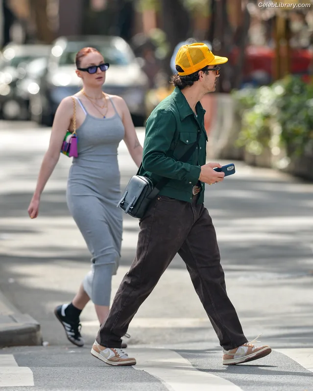 Sophie Turner photo 4 of 479