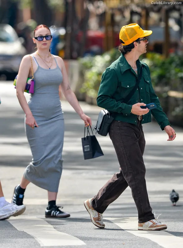 Sophie Turner photo 5 of 479