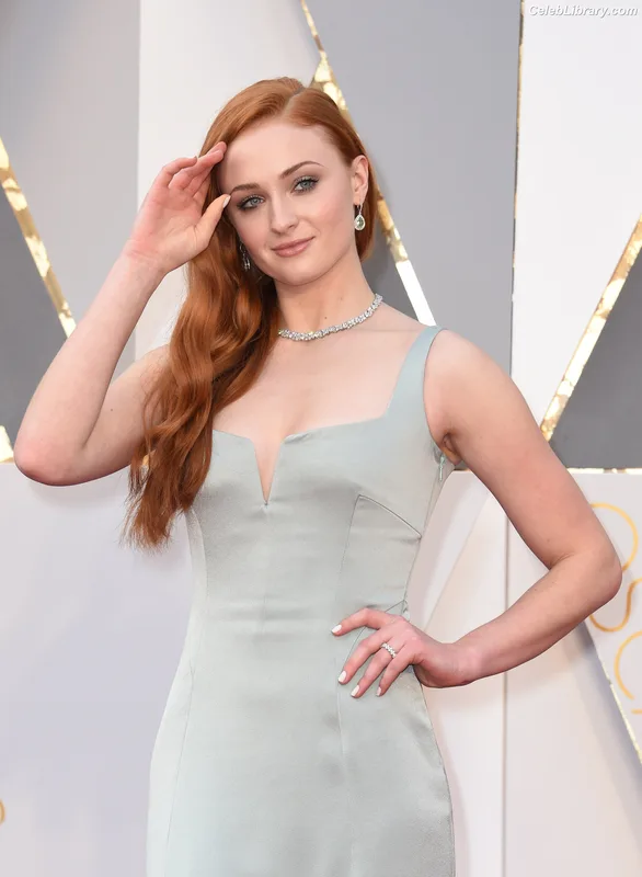 Sophie Turner photo 7 of 479
