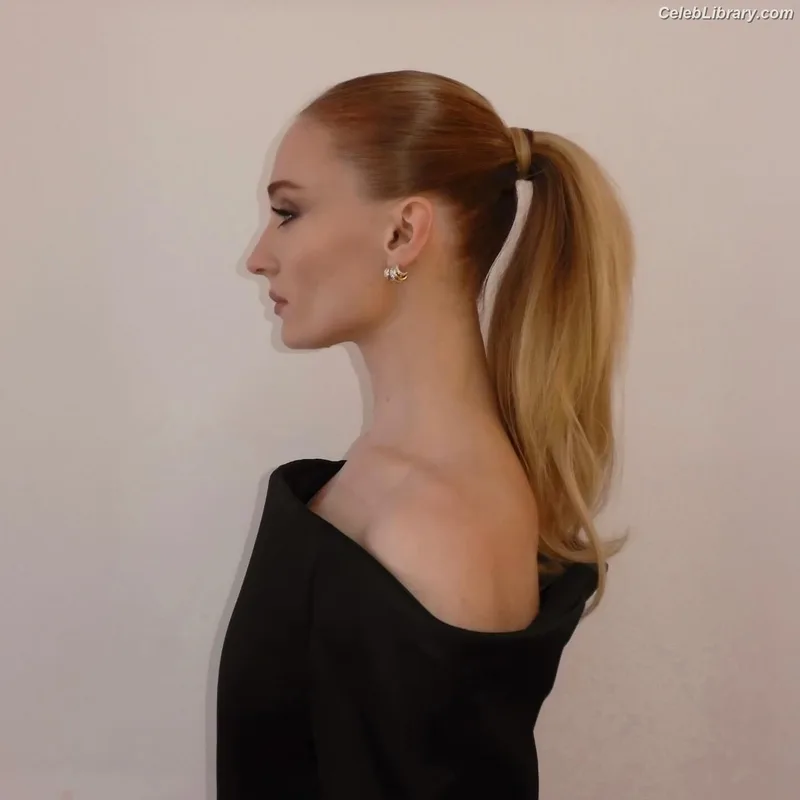 Sophie Turner photo 13 of 479