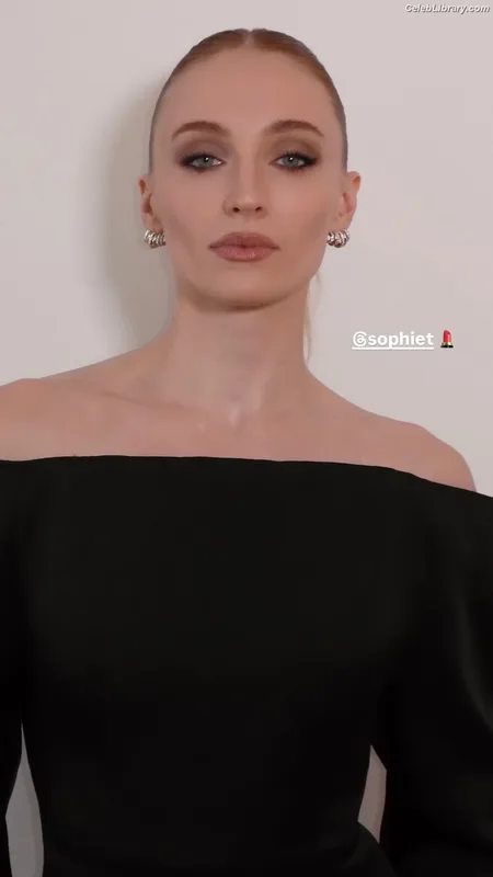 Sophie Turner photo 16 of 479