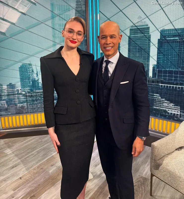 Sophie Turner photo 2 of 479