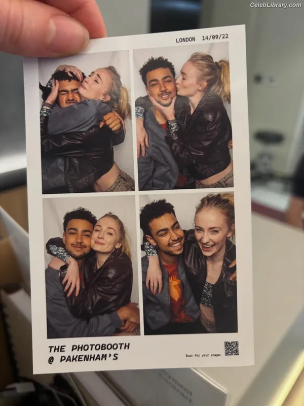 Sophie Turner photo 16 of 479