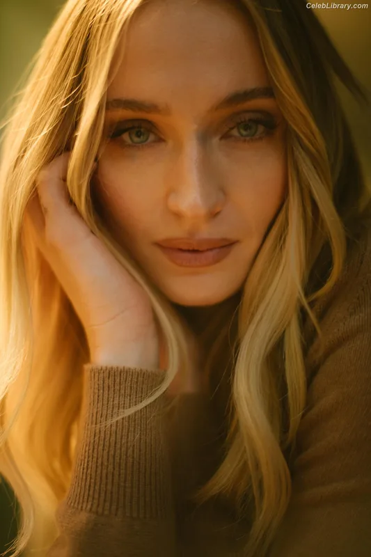 Sophie Turner photo 18 of 479
