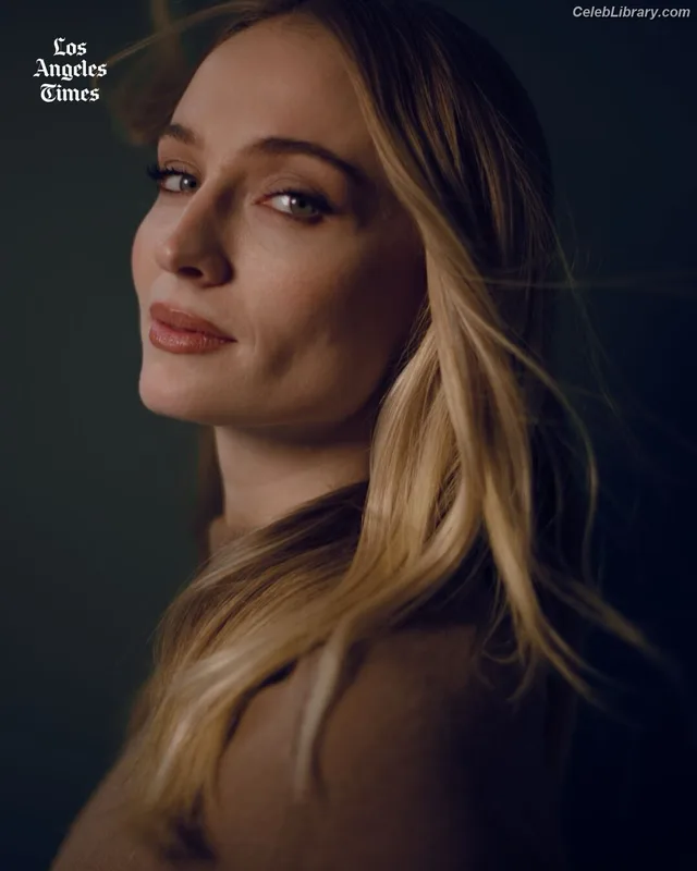 Sophie Turner photo 24 of 479