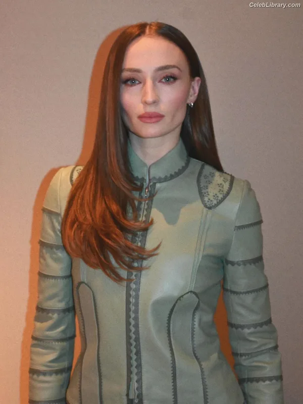 Sophie Turner photo 13 of 479