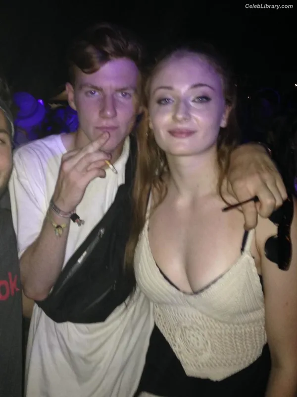 Sophie Turner photo 4 of 479