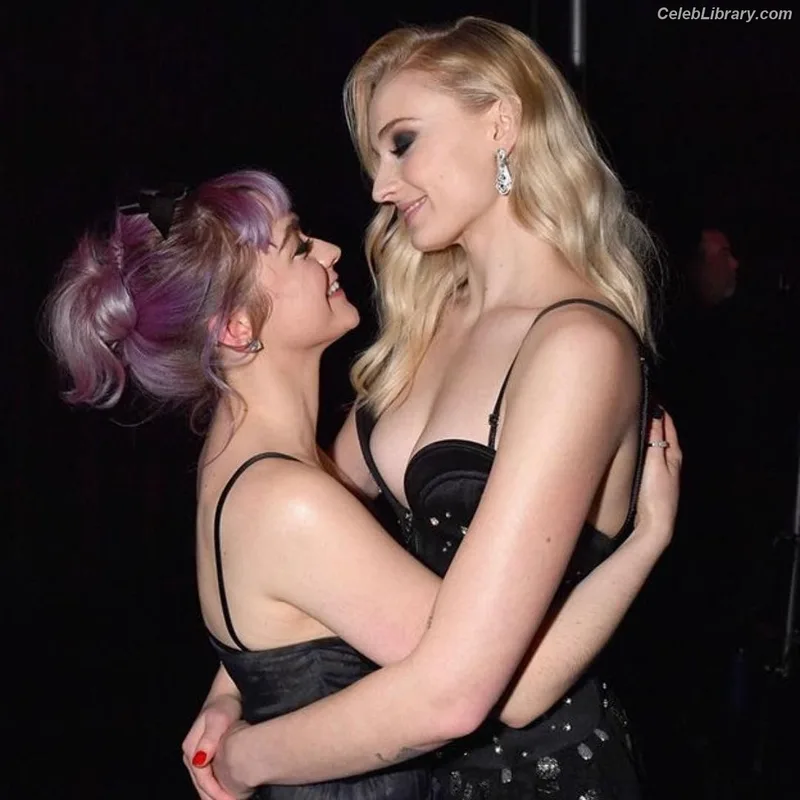 Sophie Turner photo 12 of 479