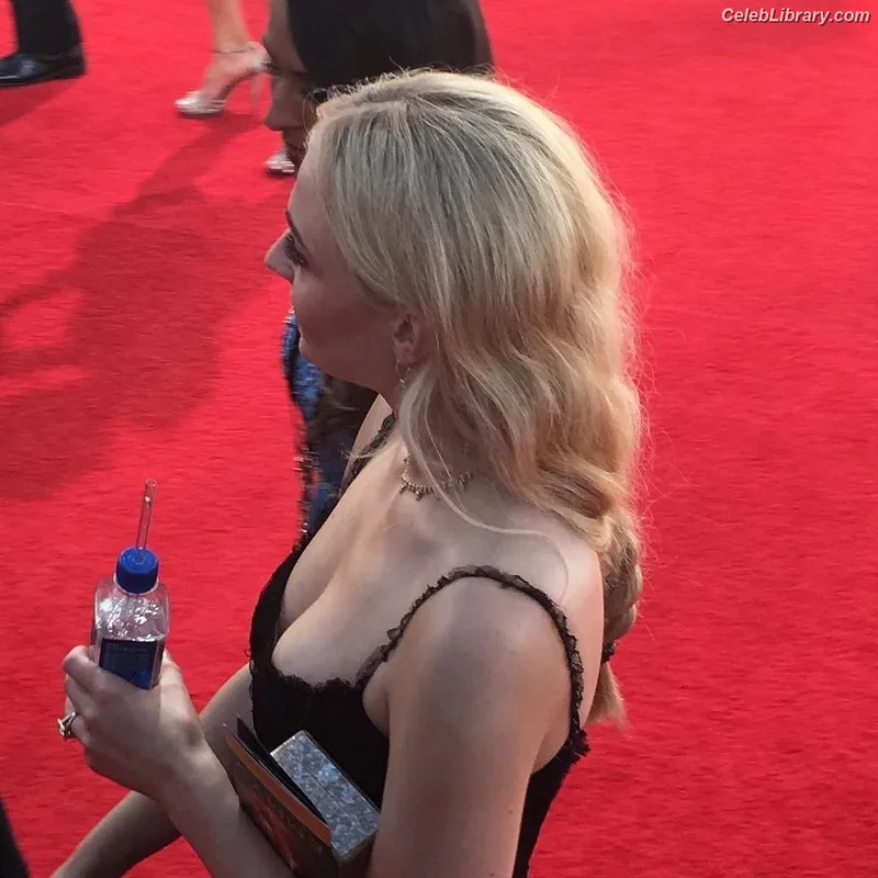 Sophie Turner photo 19 of 479