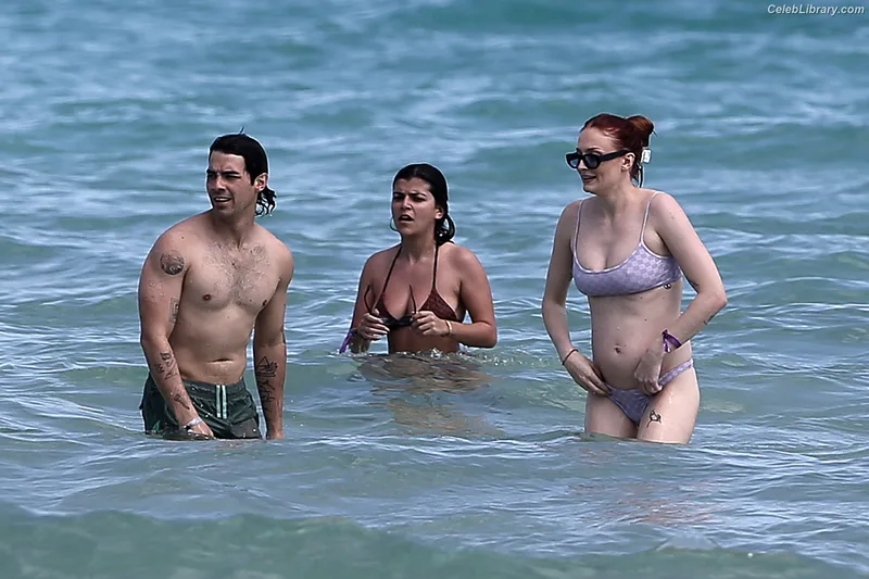 Sophie Turner photo 7 of 479
