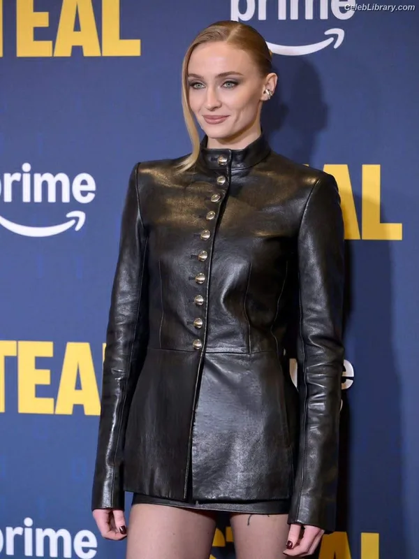 Sophie Turner photo 12 of 479