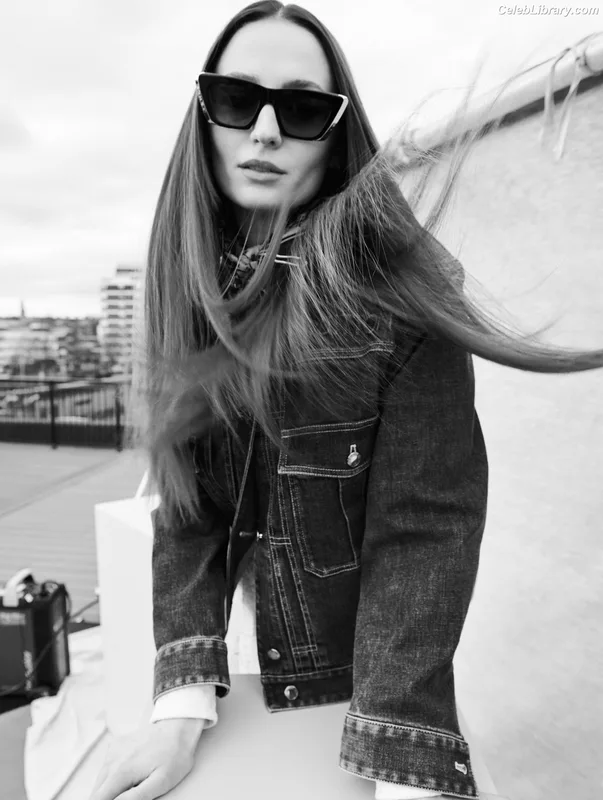 Sophie Turner photo 10 of 479
