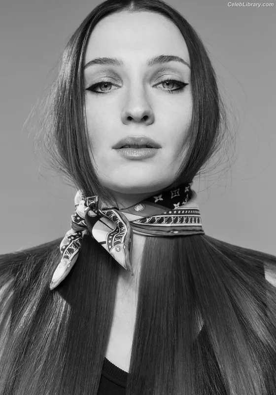 Sophie Turner photo 13 of 479