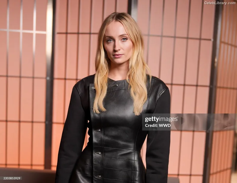 Sophie Turner photo 17 of 479