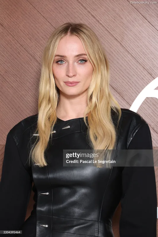 Sophie Turner photo 20 of 479