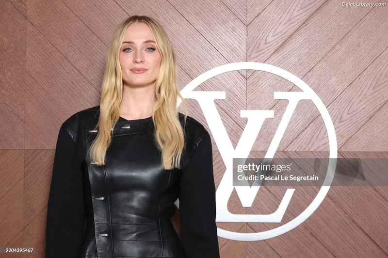 Sophie Turner photo 21 of 479