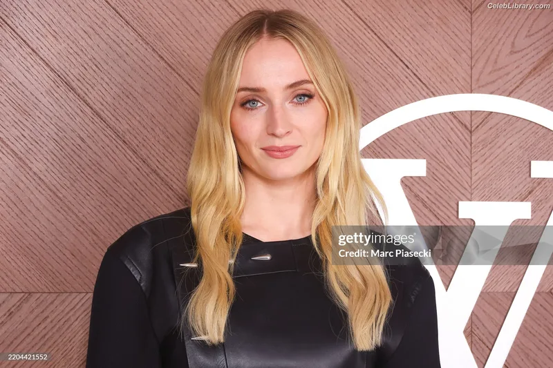 Sophie Turner photo 22 of 479