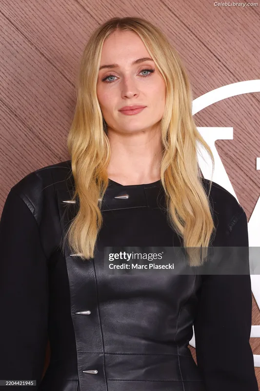 Sophie Turner photo 2 of 479