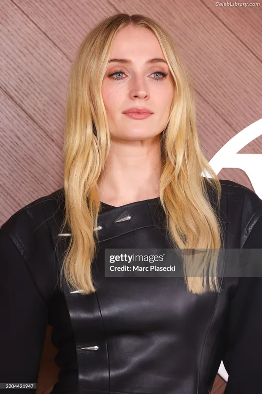 Sophie Turner photo 3 of 479