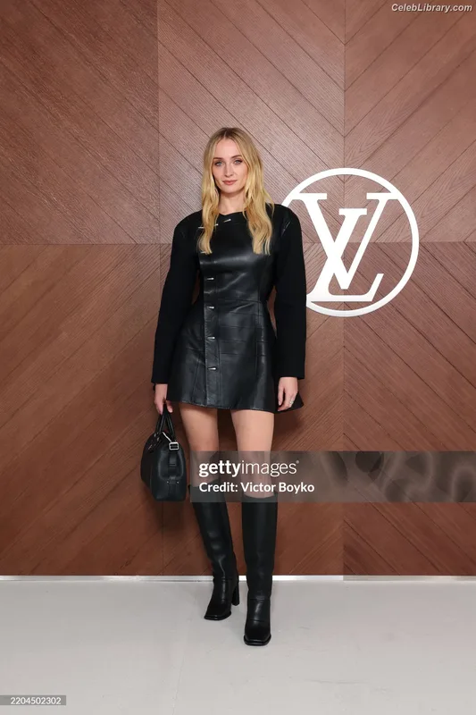 Sophie Turner photo 8 of 479