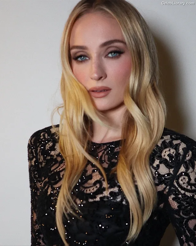 Sophie Turner photo 16 of 479